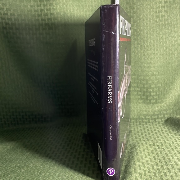 FIREARMS The Illustrated Guide to Small Arms of the World by Chris McNab - Picture 2 of 8